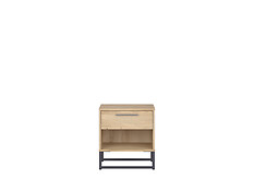 Charakteristika: 

•     Nočný stolík KOM1S z kolekcie GAMLA
•    Nočný stolík obsahuje 1 zásuvku na valčekových koľajničkách a 1 otvorenú policu.
•    Jednoduchá montáž.


    Kolekcia GAMLA je špecifická dizajnom na kovových rámoch, ktoré dokonale kombinujú úspornosť a komfort. Zaujme nielen moderným spracovaním, ale rovnako prírodným dreveným dekórom vo farebnom prevedení dub grandson. Udržuje rovnováhu interiéru kombináciou tepla v dreve a surového kovu.
