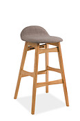 
	
		Barová stolička TRENTO predstavuje dokonalý prvok moderného interiéru.
		• Obsahuje pohodlné sedadlo s nízkou opierkou potiahnuté látkovým čalúnením v sivom farebnom prevedneí (tap. 40).
		• Stabilitu zabezpečuje drevená (dub) štvornohá konštrukcia, ktorá je dodatočné spevnená vo viacerých líniách.
		• Stolička je dodávaná v demonte.
	
		
		Farba stoličky na Vašom monitore sa nemusí zhodovať so skutočným farebným prevedením produktu.


	 

