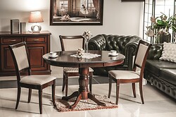 
	Rozkladací jedálenský stôl MARGO slúži ako centrálny element jedálne alebo kuchyne, pri ktorom sa môže stretnúť celá rodina.
	• Model v klasickom a nadčasovom štýle obsahuje mnoho detailných prvkov.
	• Stôl určený k rôznym príležitostiam ponúka dve veľkostné varianty plochy a je možné ho rozložiť až do dĺžky 125 cm.
	• Stôl je okrúhly a zaujme tiež elegantnou podnožou so štyrmi ramenami.
	• Materiál: MDF + drevená dyha, masívne drevo.
	• Farba: tmavý orech.
	• Stôl je dodávaný v demonte a montáž je veľmi jednoduchá.
	• Cena neobsahuje stoličky.

	• Vhodné zakúpiť stoličky MN-SC.

	 

	Farba stola na Vašom monitore sa nemusí zhodovať so skutočným farebným prevedením produktu.
