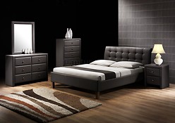 Manželská posteľ SAMARA slúži ako elegantná dekorácia a centrálny bod každej modernej spálne.
• Čelná doska zabraňuje pádu vankúša.
• Zásluhou luxusného vzhľadu je čalúnenie z kvalitnej ekokože v čiernom farebnom prevedení a masívneho dreva.
• Posteľ poskytuje plochu na spanie v rozmeroch 160 x 200 cm.
• Ponuka neobsahuje cenu nočného stolíka, matraca, vankúšov, doplnkov a dennej deky. Vhodný matrac POLARIS 160 x 200.
• Posteľ je dodávaná v demonte.